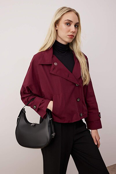 TRENDYOL SHOES Oválná dámská taška přes rameno s černou přezkou TAKAW26OC00036