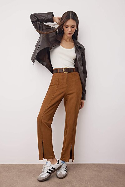 Trendyol Collection Πλεκτό σουέτ παντελόνι με λεπτομέρεια με ραβδώσεις και φερμουάρ TWOAW26PL00079