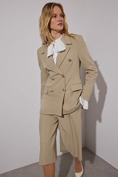 Trendyol Collection Limited Edition Nerz-Accessoire-Kette, detailliert gewebte Blazer-Jacke TWOAW26BC00021