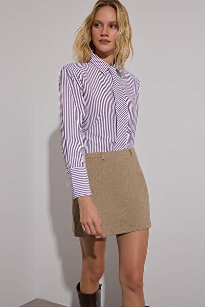 Trendyol Collection Dark Burgundy Limited Edition Tie Detailed Fitted Striped Shirt Twoaw26Go00047