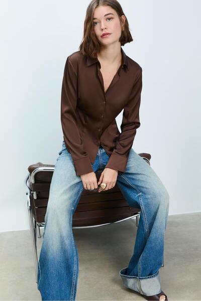 Stradivarius Vücuda oturan saten gömlek