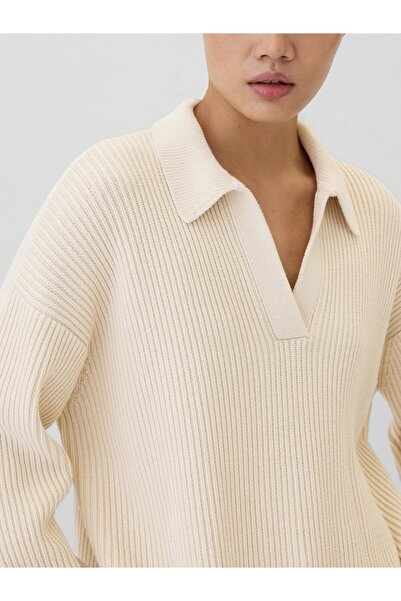 GAP Kadın Kırık Beyaz V Yaka Yırtmaç Detaylı Kazak