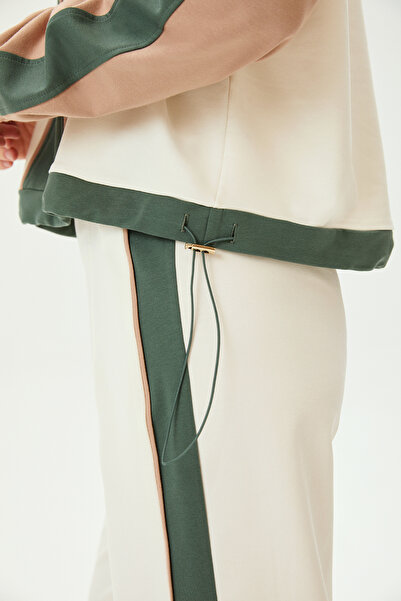 Allyco Adjustable Gathered Stand Collar Gold Zippered Comfortable Fit Knitted Sweatshirt