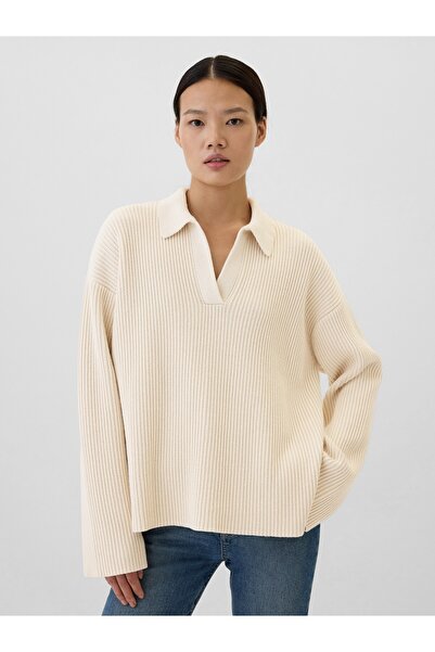 GAP Kadın Kırık Beyaz V Yaka Yırtmaç Detaylı Kazak