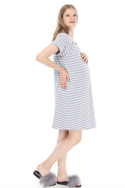 Luvmabelly Cămașă de noapte de maternitate Myra9580 cu capse laterale - cu dungi gri