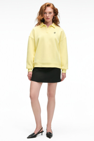 GRIMELANGE ODESSA Kadın Polo Yaka Oversize Göğüs Nakış Detaylı Patlı Sarı Sweatshirt