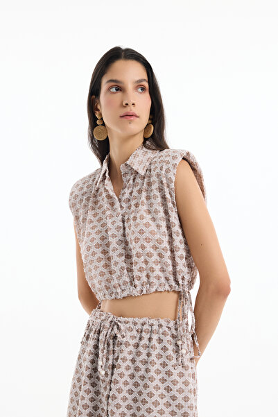 Quzu Buttoned Textured Sleeveless Shirt Brown