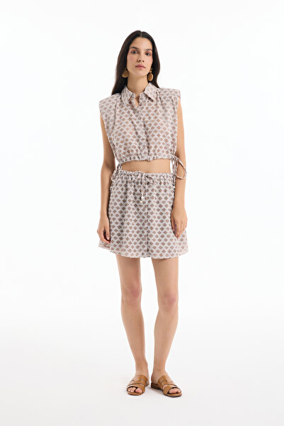 Quzu Мини пола с копчета отпред и еластична талия, текстурирана кафява