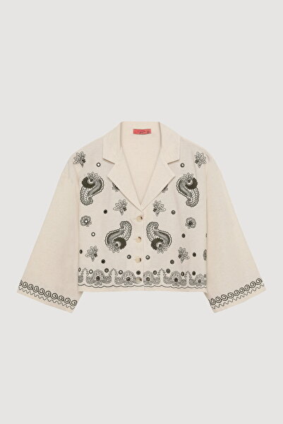 Quzu قميص كتان مزين بنمط مطرز ورقبة على شكل حرف V طبيعي