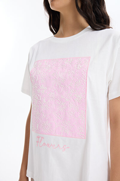 Quzu Μπλουζάκι με λεπτομέρεια λουλουδιών κεντημένο εκρού