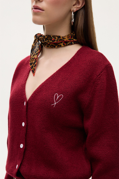 Quzu Светр з вишитим серцем, V-подібним коміром та ґудзиками, бордовий