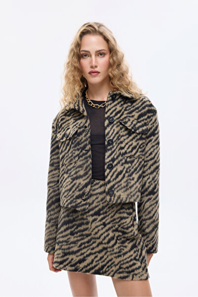 Quzu Tiger Patterned Pocket Detailed Short Cashmere Jacket Black