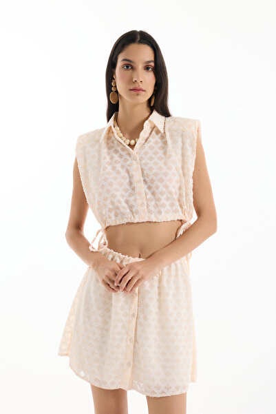 Quzu قميص بدون أكمام منقوش بأزرار إكرو