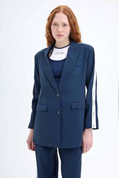 Quzu Stronger Şerit Yazı Baskılı Kruvaze Yaka Blazer Ceket Lacivert