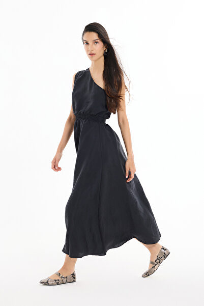 Quzu Черна миди рокля с еластична талия и едно рамо