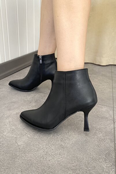 Tamdabu Ayakkabı SİYAH SİVRİ BURUN 8 CM İNCE TOPUKLU KADIN BOT TMD202501