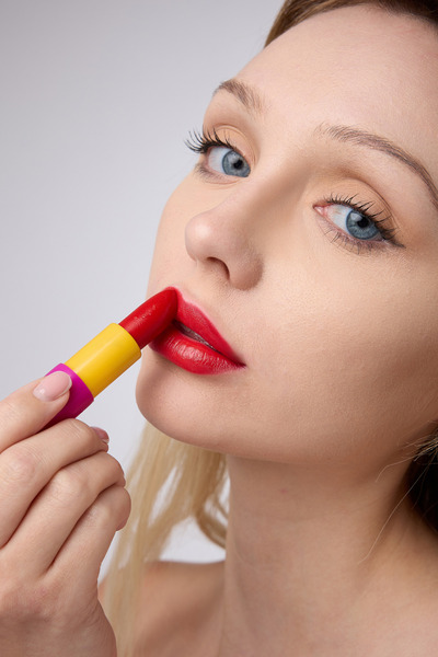 Farfasha Lip Stick Fiyonklu Parlak Bitişli Ruj