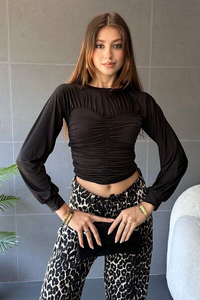 Fav Style Γυναικεία μακρυμάνικη μπλούζα με λαιμόκοψη με λεπτομέρεια μαύρη