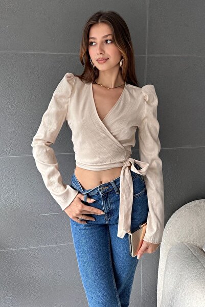 Fav Style Bluză crop bej - guler dublu, mânecă lungă și detaliu de legare