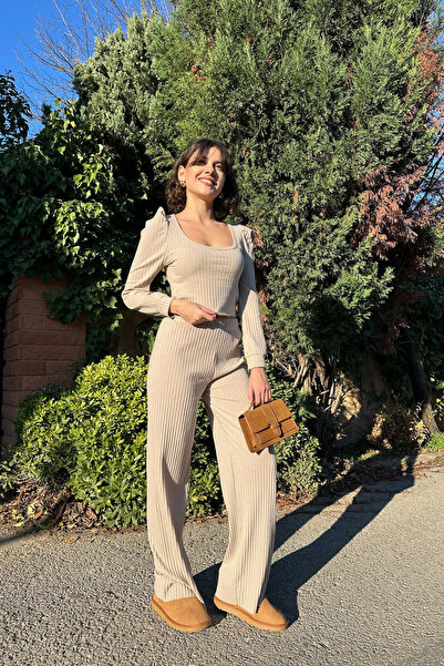 Siner Fashion Női bézs színű, szögletes galléros, bő szárú nadrág alsó felső rész, alkalmi szett