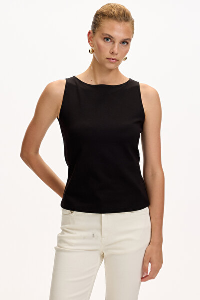 Exquise Boat Neck Sleeveless Slim Fit Knitted Black Blouse