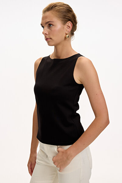 Exquise Boat Neck Sleeveless Slim Fit Knitted Black Blouse