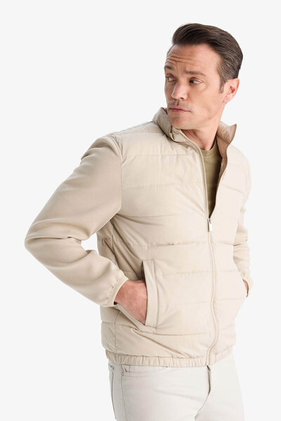 DeFacto Su Geçirmez Rüzgar Geçirmez Slim Fit Dar Kesim Astarlı Fermuarlı Cepli Mont D7532AX25AU