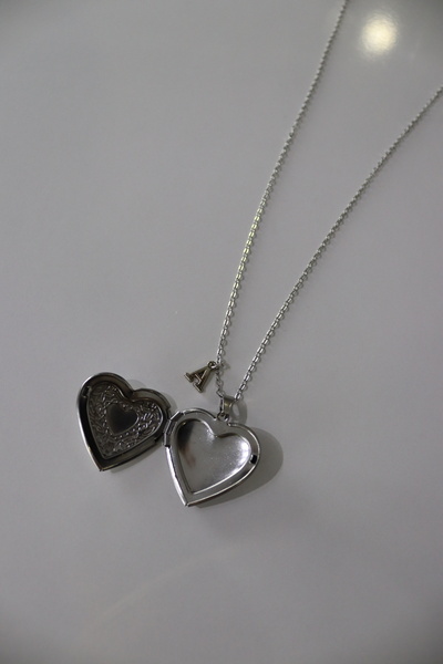 GLANZEND Kişiye Özel Harfli Kalp Desenli Açılabilir Kapaklı Resimlikli Kalp Çelik Kolye Çift Kolyesi Harfli