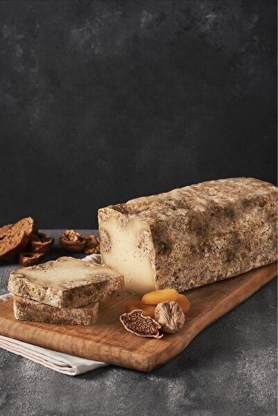 LARENDA CHEESE KÜTÜK PEYNİRİ (MAĞARADA OLGUNLAŞMIŞ) (İNEK SÜTÜ) - 500GR -