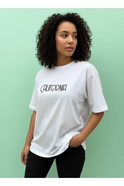 ClubSpaceAstro تي شيرت نسائي كبير الحجم مكتوب عليه كاليفورنيا - قصة مريحة وعصرية