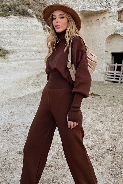 barış sülün lovebox Costum 015: Pulover tricotat maro flexibil cu gât înalt b...