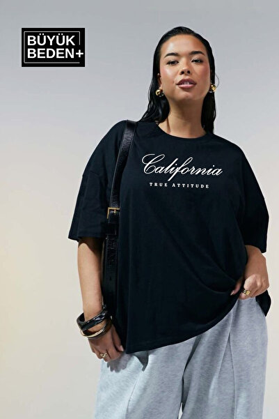 Superlife Women's Plus Size Handwritten California Printed Crew Neck T-Shirt Spr25Btsk13
