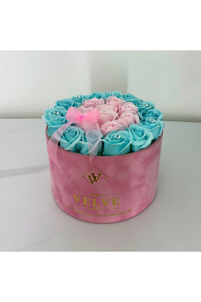 velve Aranjament floral Splendor in doua culori, in cutie de catifea cu trandafiri de sapun, Roz-Turcoaz