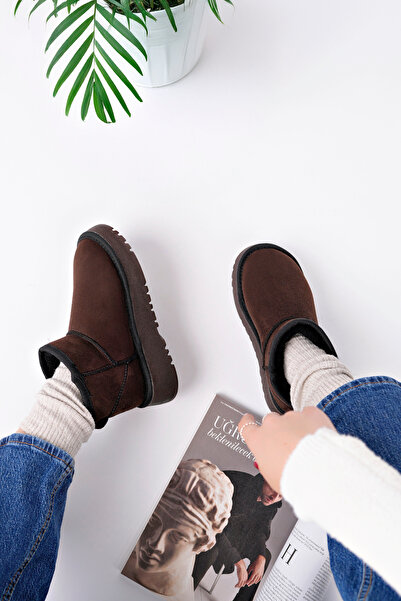 meyra'nın ayakkabıları Γυναικείες μπότες από καφέ σουέντ γούνα