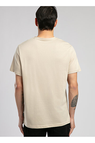 Lee Cooper Ανδρικό μπλουζάκι με λαιμόκοψη σε μπεζ χρώμα 252 LCM 242004 JONAT BEIGE