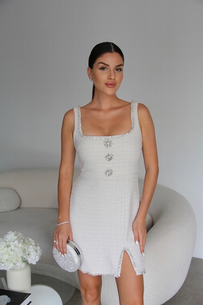Julidress Екру бяла брошка с детайли от камъни, без презрамки, мини рокля от висококачествен туид