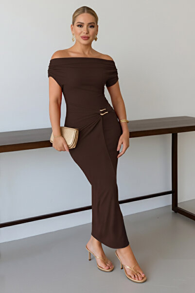 MILANOFOX Hnědé šaty Sandy Madonna bez rukávů s přezkou – moderní interpretace elegance a šarmu