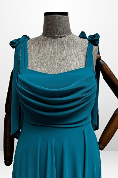 By Saygı Γυναικείο μακρύ φόρεμα από σιφόν κρεπ με γιακά Degaje με δεμένο ώμο