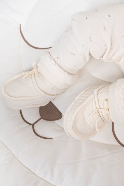 Little Gusto Wellsoft Quilted Ecru Baby Booties