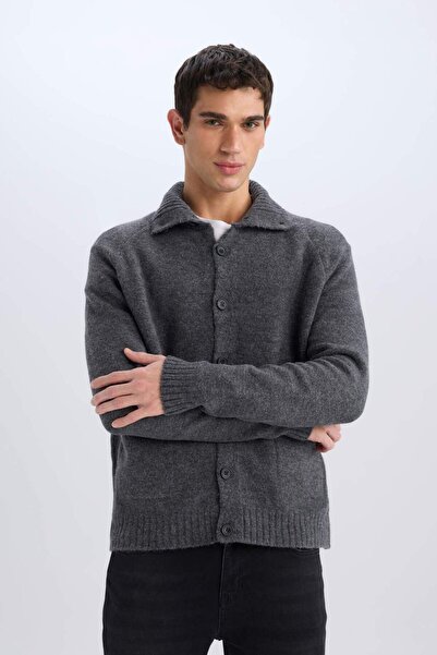 DeFacto Standart Fit Balıkçı Yaka Düğmeli Cepli Triko Hırka E8396AX25CW