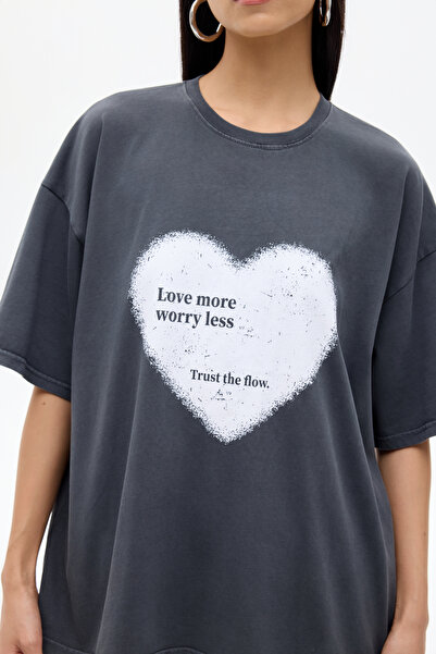 Quzu Μπλουζάκι Oversize με στάμπα καρδιάς ανθρακί
