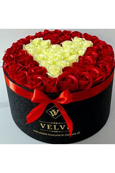 velve Aranjament floral Bright, cu 55 trandafiri de sapun, inima fosforescent...