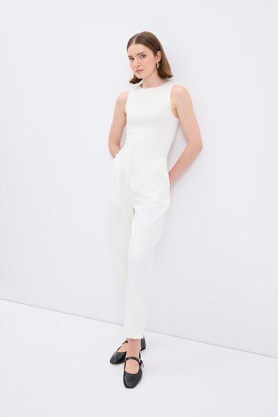KADRİYE BAŞTÜRK High Waist Straight Cut Crepe Trousers Ecru