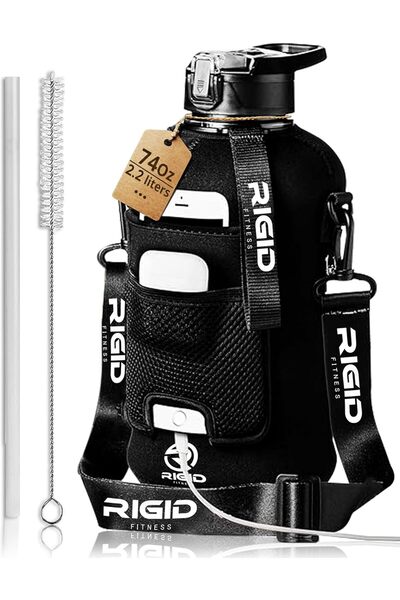RIGID FITNESS زجاجة رياضية وإبريق ترطيب - زجاجة ماء كبيرة مع ماصة، وجيب تخزين للهاتف -