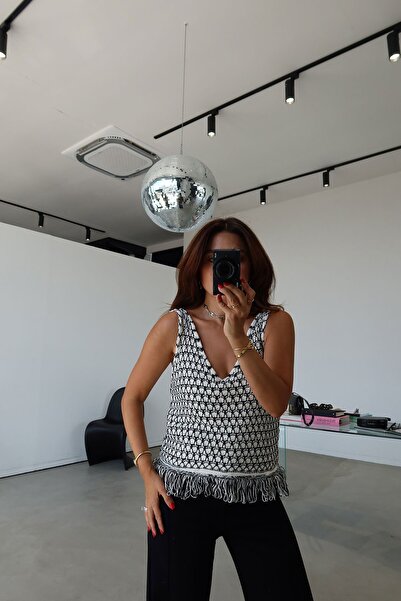 Özge Özgenç V-Neck Sleeveless Tassel Knitwear Sweater