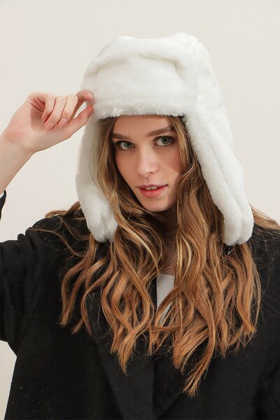 VAGGON Women's Ecru Faux Fur Earflap Beanie Prmx2469