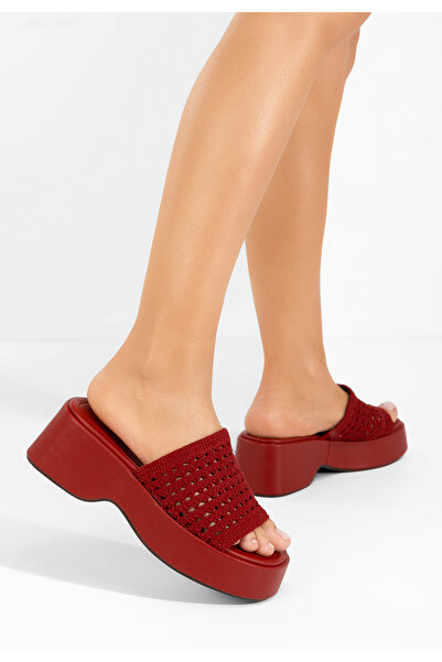 B T Shoes Červené pantofle na platformě Manuela