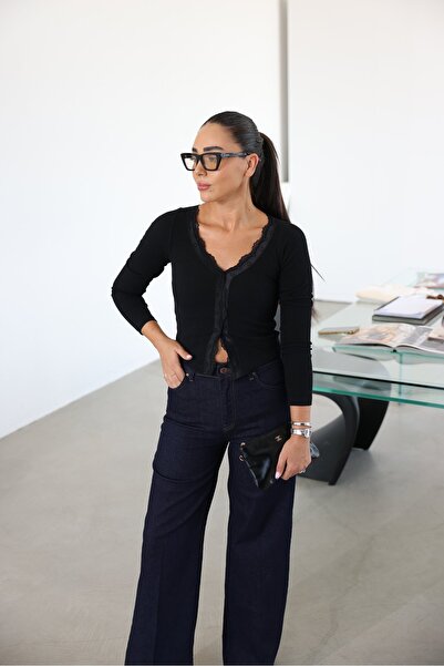 Özge Özgenç Dantel Detaylı Uzun Kollu Bluz