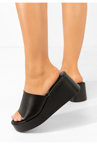 B T Shoes Černé pantofle na platformě Kamilya