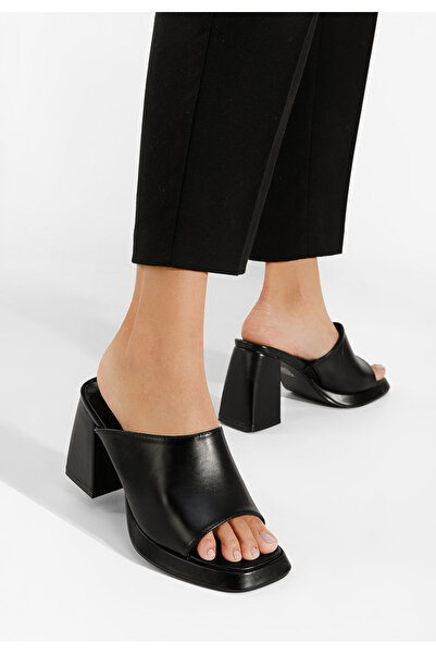 B T Shoes Černé pantofle na podpatku Aramy